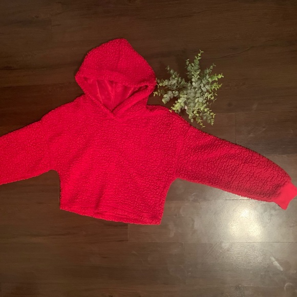 Fluffy, red cropped hoodie - Picture 7 of 8